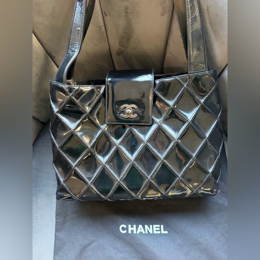 CHANEL Vintage Kelly Tote Turn Lock Shoulder Bag - Picture 5 of 17